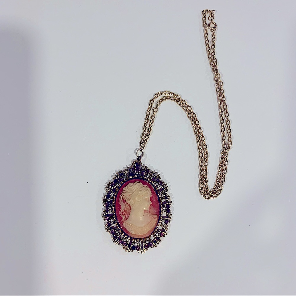 Vintage Victorian Cameo Pendant Necklace